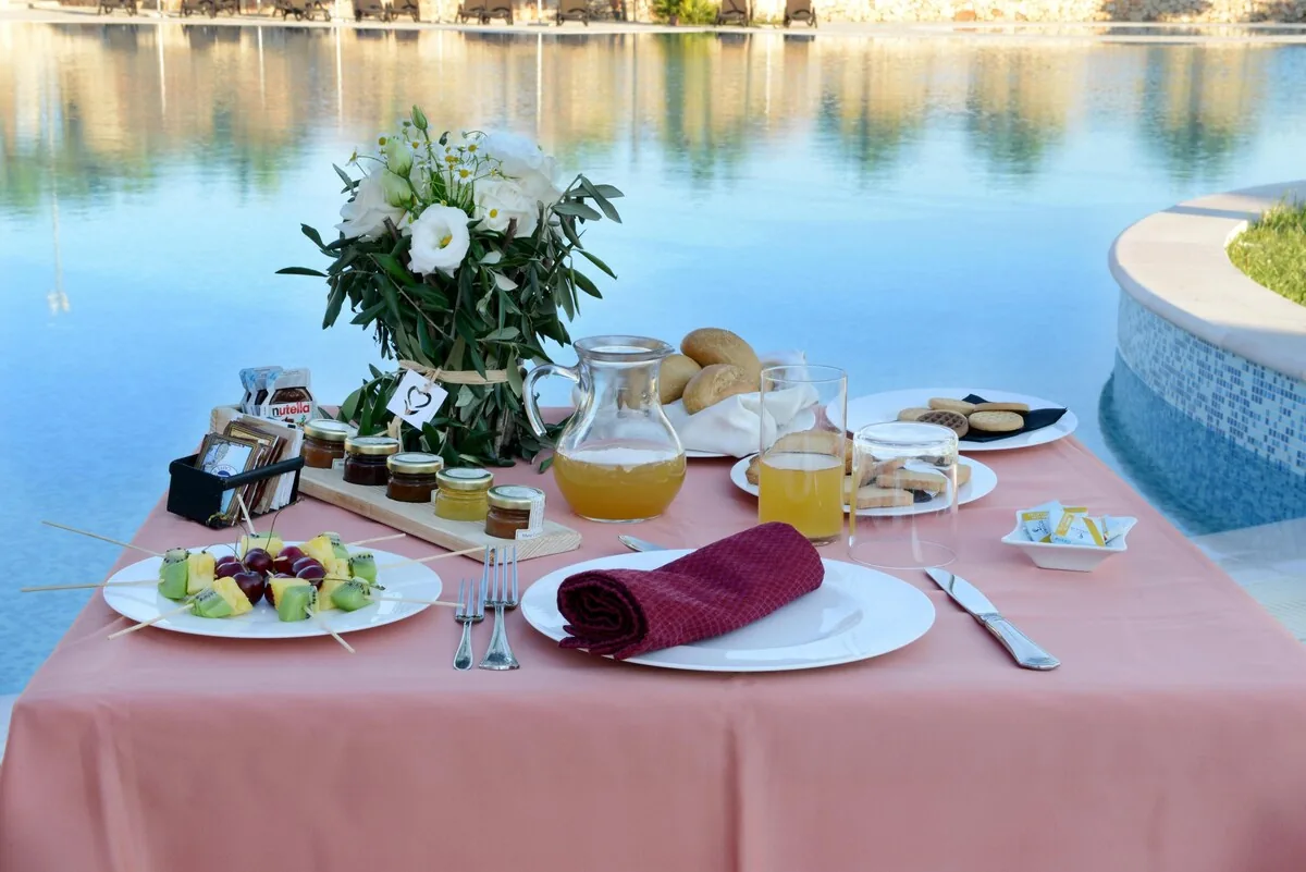 Breakfast by the pool